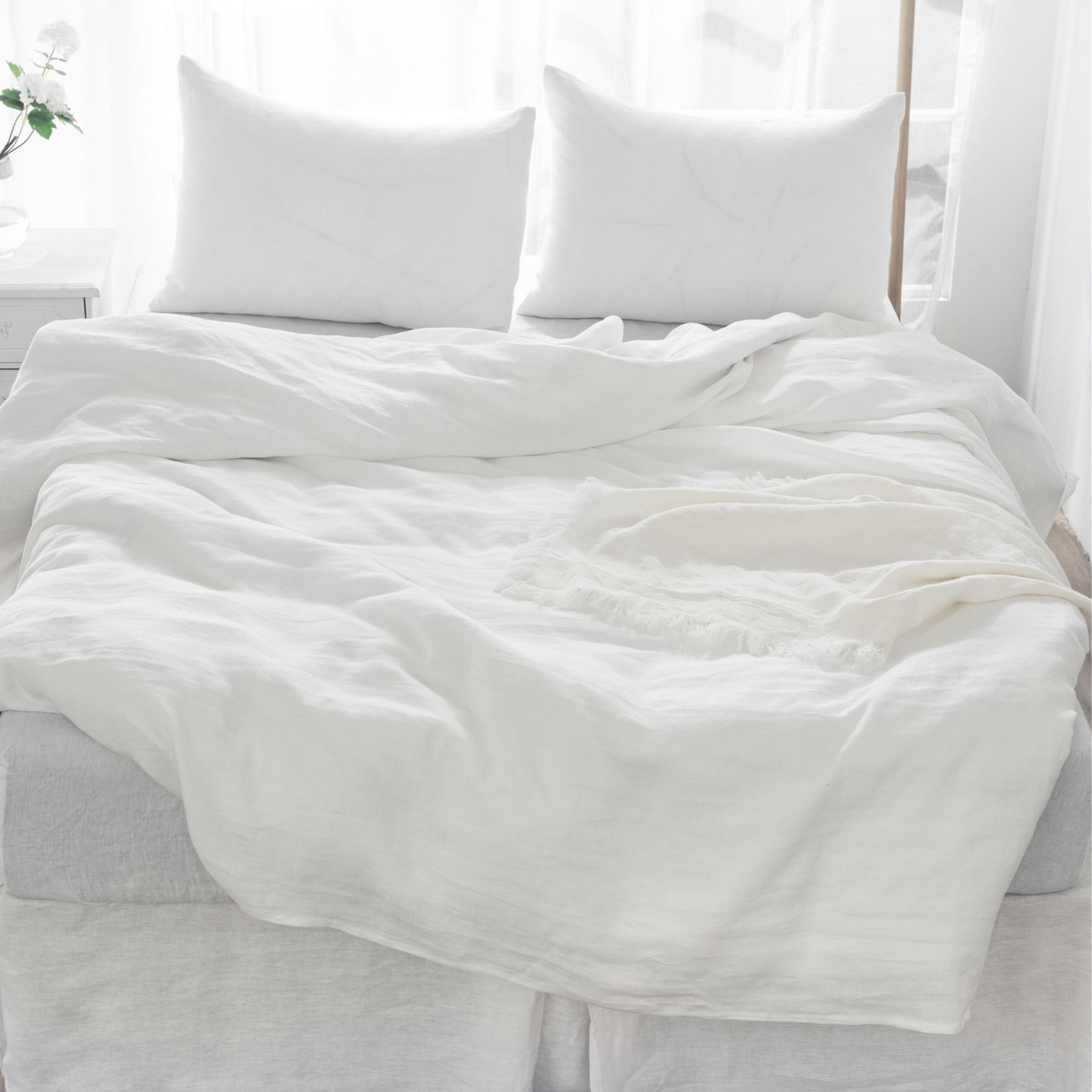 4 Pc Queen Bedding Set, Premium Soft White Linen Sheet Set and Pillowcases, Breathable Bedding for Queen Bed