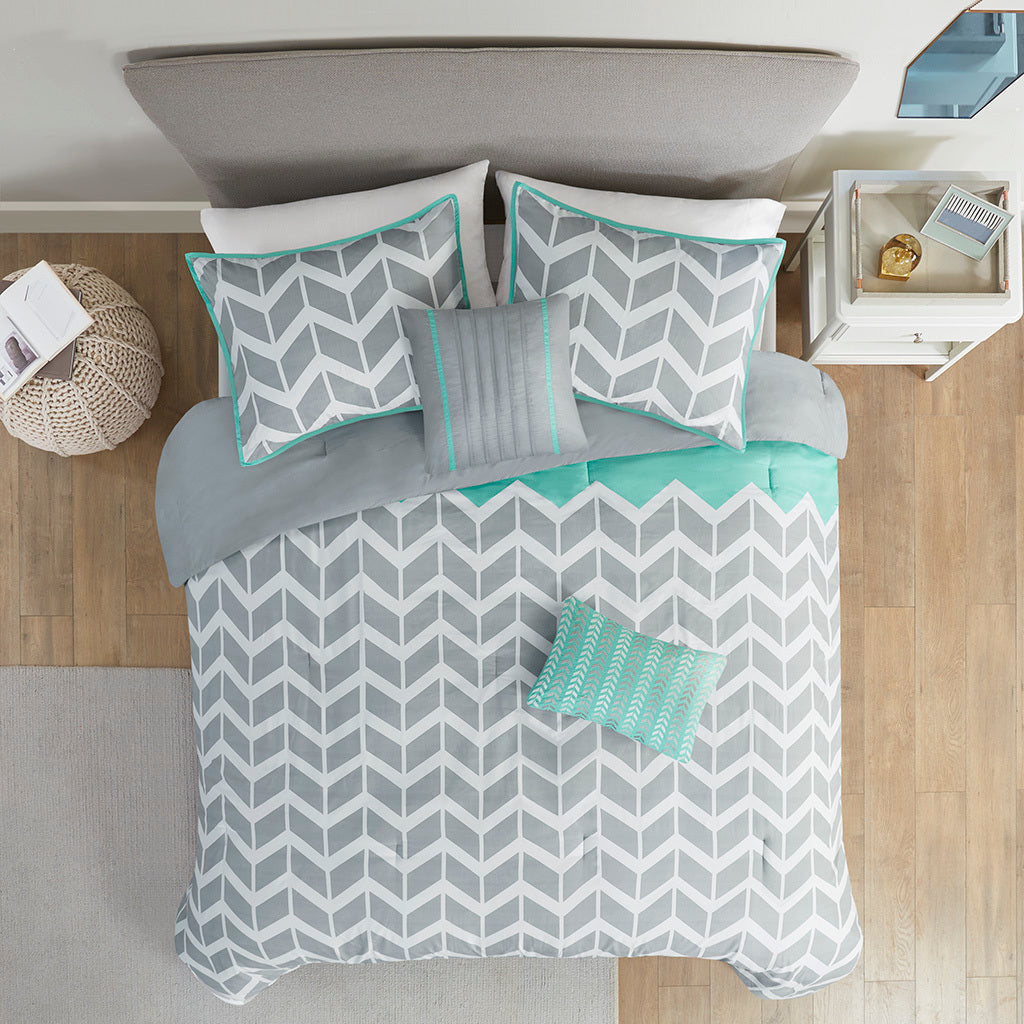 Nadia Comforter Set